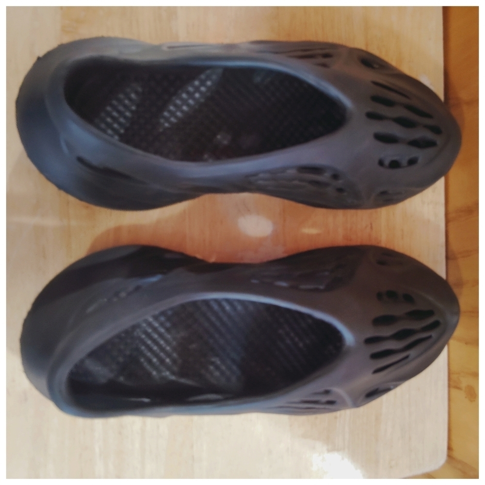 Adidas Mens Black Slip On Yeezy Foam Runner Size 9 - Picture 5 of 8